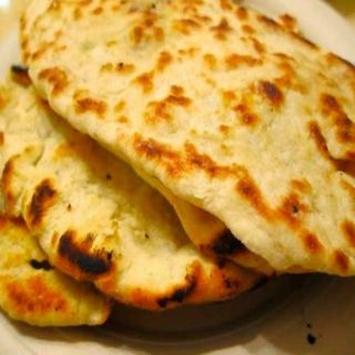 Naan Con Queso Y Ajo