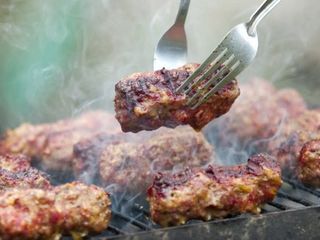 Mititei la gratar cu mustar