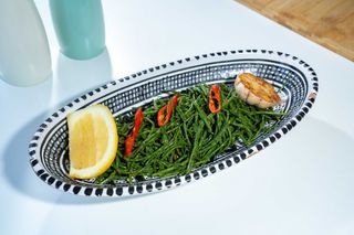 Sparanghel de mare la tigaie cu ustoroi și peperoncino