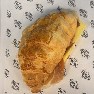 Croisants jamón serrano y queso 