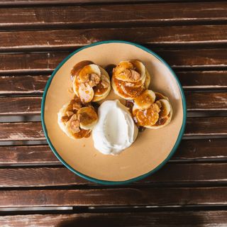 Сирники з бананом і місо-карамеллю (300 г)