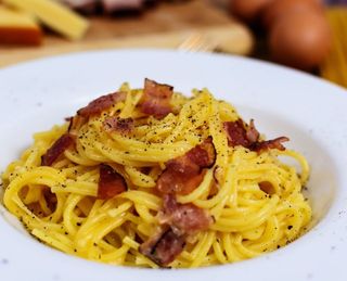 Spaghetti Carbonara - Servito caldo