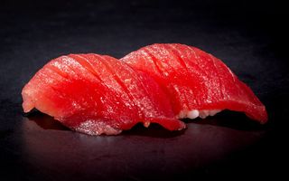 048 Nigiri tuna - 3 pezzi