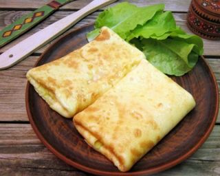 Омлет с сырной начинкой