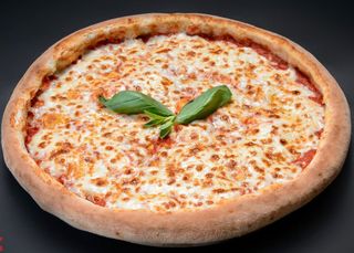 Pizza Pe Vatră Margherita 28cm