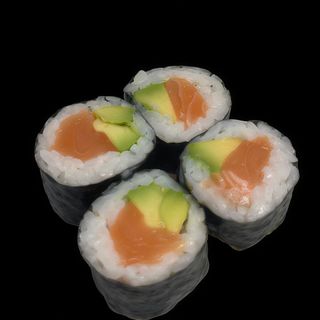 Maki De Atún Con Aguacate Y Queso