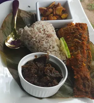 Treasure package Ofada Rice, Ofada sauce, Beans, Dodo gizzard, Chicken