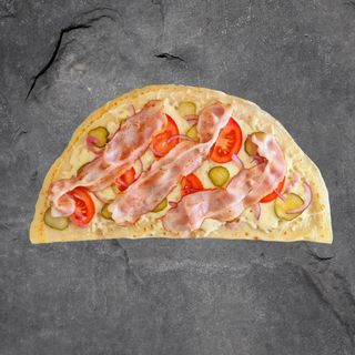 Naleśnik z boczkiem i warzywami