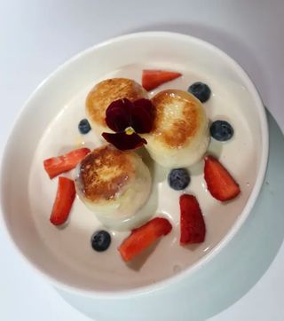 Papanasi dupa reteta increma de cocos si ciocolata alba