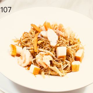 107 Spaghetti di riso con frutti mare