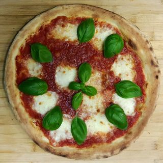 1.Pizza Margherita (50 cm)