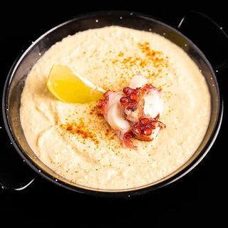 Humus cu caracatița