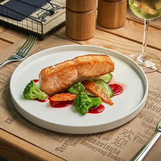 Steak de somon cu legume