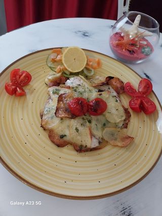 Dorada regala in crusta de cartofi