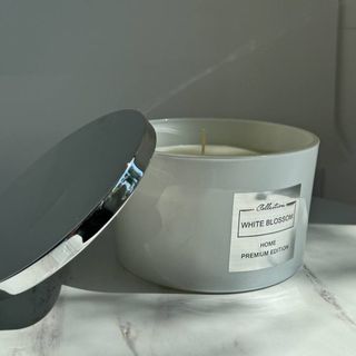 Ароматична свічка Pepco Home Luxury Candle Jungle Safari (біла)