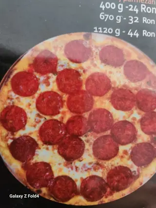 Quattro formaggi e salami medie
