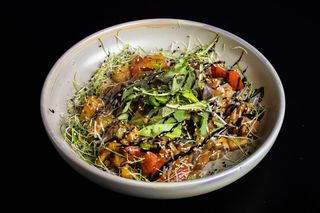 Salată caldă cu vițel