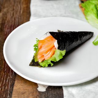 246 Temaki tartare di salmone 1 pezzo