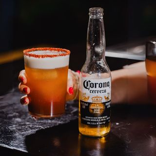 Michelada con cerveza