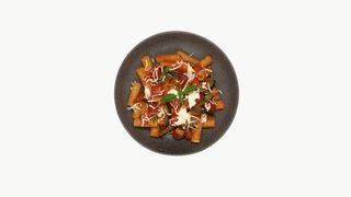 Pâtes aux aubergines, tomates cerises, ricotta, basilic et parmesan 