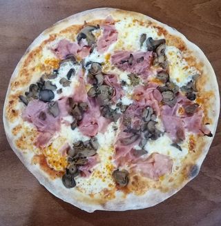 Pizza Prosciutto Funghi