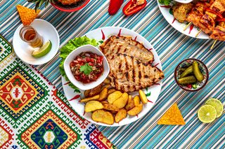 Fileu de pui pe Grill cu felii de cartofi