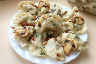 Вареники з картоплею та грибами (1кг), заморожений напівфабрикат