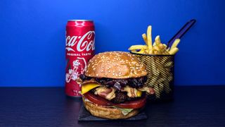 Texas burger + pomfrit + coca cola