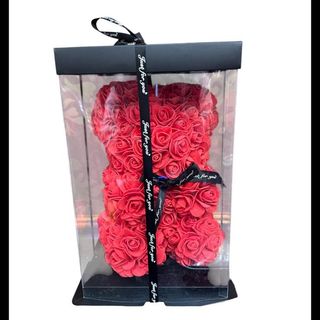 Ursulet rosu din flori