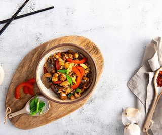 Carne de porc cu oua si ciuperci