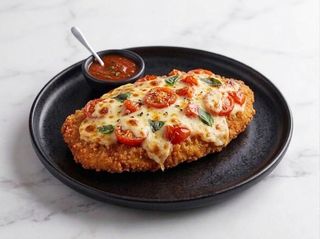 Snitel de Pui Gratinat cu Mozzarella si rosii