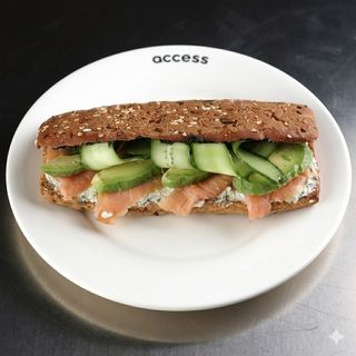 შებოლილი ორაგულის სენდვიჩი