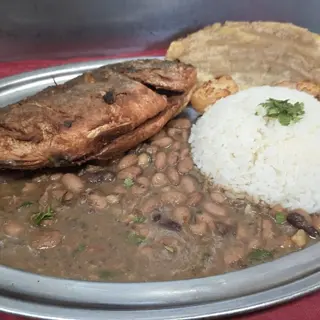 Dorada con menestra 