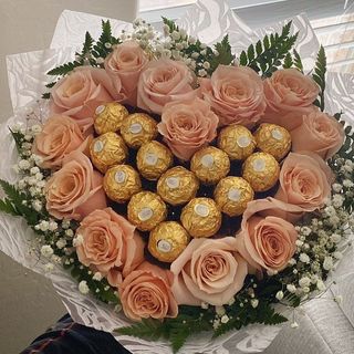 Buchet trandafiri si bomboane