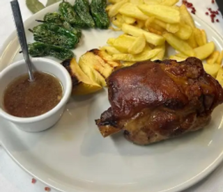 Codillo De Cerdo Asado