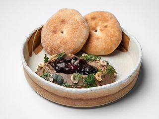 Pasztet z kurczaka z coulis z jagód