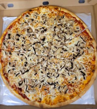 2. Pizza Pieczarkowa 24cm