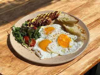 Яєчня з ковбасками / Uova strapazzate con salsicce (300g)