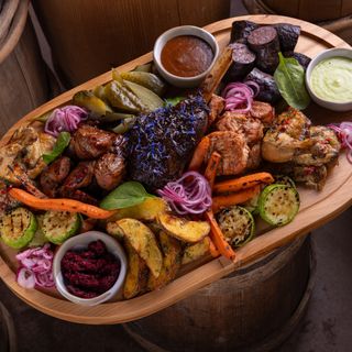 Українська м'ясна історія (1450/600/190 г)