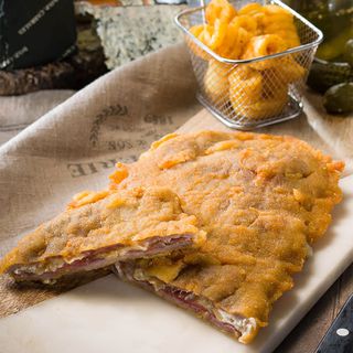 Relleno jamón y cabrales con pimientos del piquillo para 2 + patatas fritas