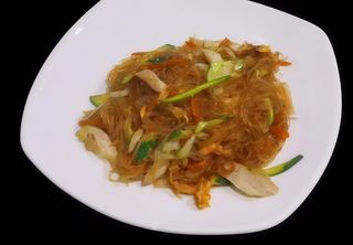 34 Spaghetti di soia con maiale e verdura