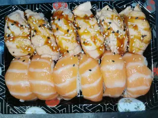 A10 - Nigiri Salmão + Defumado