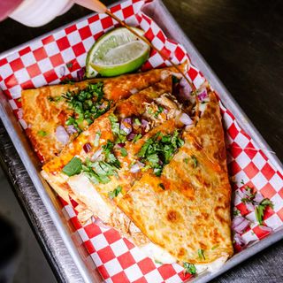 QUESADILLA DOS COYOTES (DC)