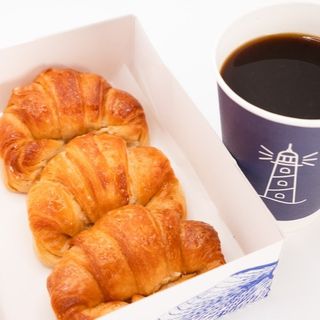 3 Medialunas Clásicas & Café Frío