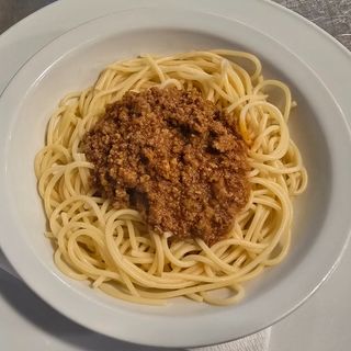 Massa à Bolonhesa e Bebida