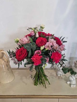 Ramo De Rosas , Claveles Y Lisianthus | Blossom