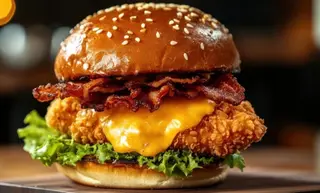 Burger Pechuga CORNFLAKES (100 G.) Completa + patatas fritas