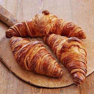 Croissant cu unt
