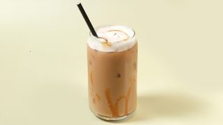 ცივი კარამელ მაკიატო