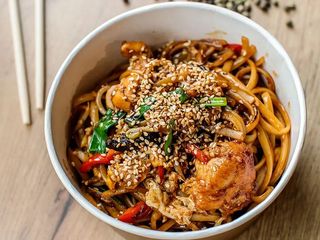 Локшина Гонг Конг з куркою (470г)